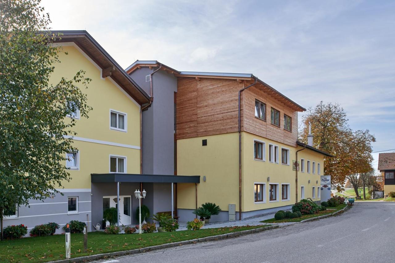 Hotel Gasthof-Strasser Tumeltsham 外观 照片