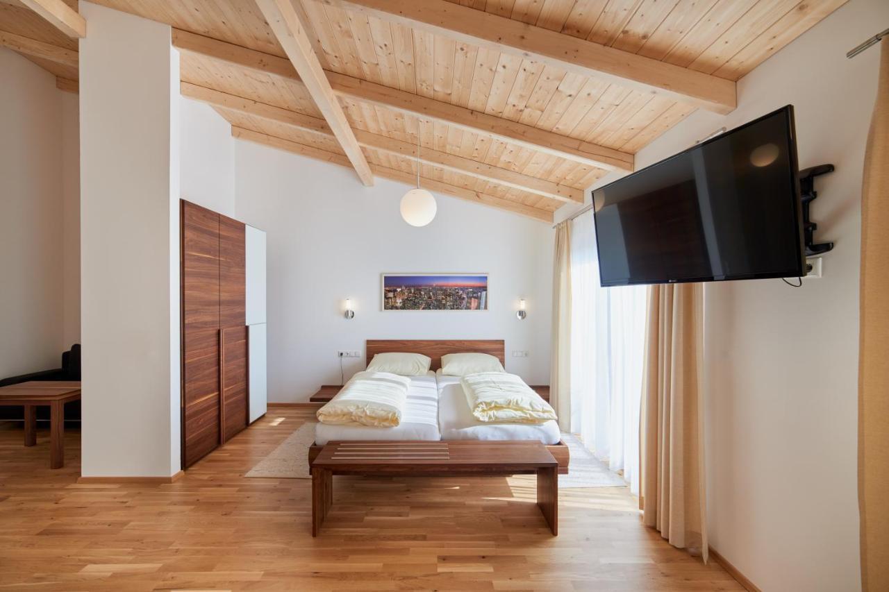 Hotel Gasthof-Strasser Tumeltsham 外观 照片
